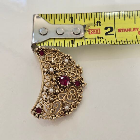 J Jonet Vintage Brooch Women's Gold Tone Filigree Ruby and Pearl Accents Glam - Picture 8 of 9